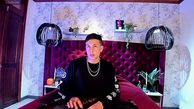 Dustin Sonne online show from November 2025 03:33:02 AM