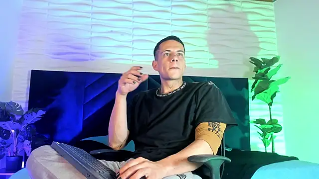 Snapshot of Dustin_Sonne chatting on April 2026 03:46:02 AM Dustin Sonne online show from April 2026 03:46:02 AM