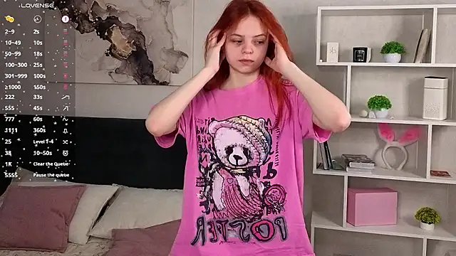 Snapshot of SynnoveBann chatting on March 2026 01:12:01 AM SynnoveBann online show from March 2026 01:12:01 AM