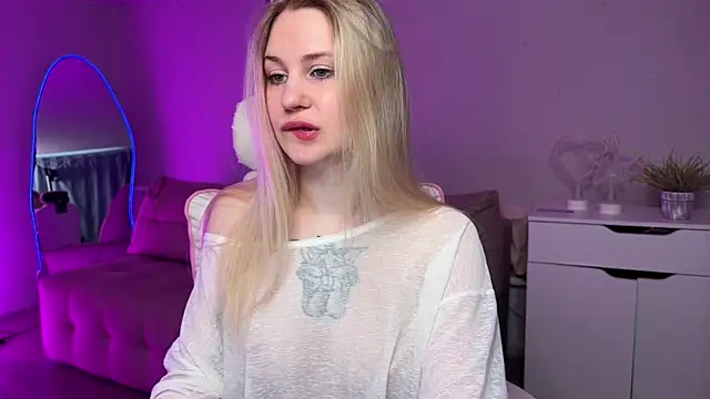 Snapshot of Sofia_Kenwood chatting on April 2026 04:02:02 AM Sofia Kenwood online show from April 2026 04:02:02 AM