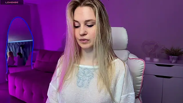 Sofia Kenwood online show from April 2026 03:02:01 AM