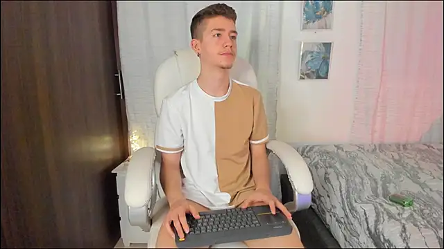 Snapshot of ThiagooJames chatting on September 2025 03:24:02 AM ThiagooJames online show from September 2025 03:24:02 AM
