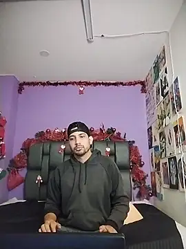 ashtoncooperr online show from December 2025 04:06:01 PM