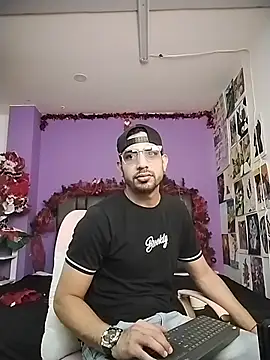 ashtoncooperr online show from December 2025 05:03:01 PM