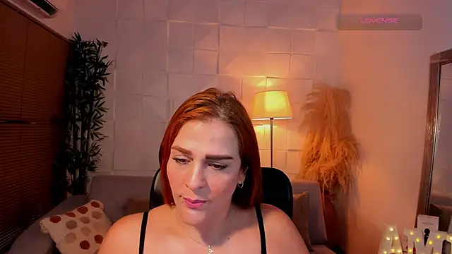 iamxamira online show from September 2025 12:33:01 PM