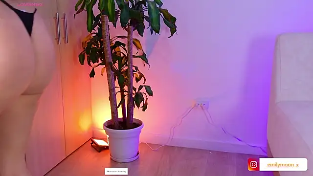 Snapshot of onlyemily_ chatting on February 2026 01:12:02 AM onlyemily online show from February 2026 01:12:02 AM