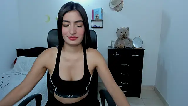 Snapshot of Sweet_Amanda_95 chatting on December 2025 04:27:01 AM Sweet Amanda 95 online show from December 2025 04:27:01 AM