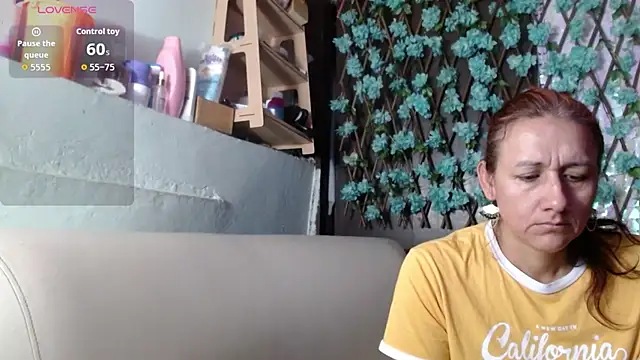 darling hott online show from April 2026 11:28:02 AM