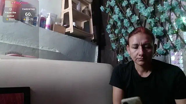 darling hott online show from February 2026 10:33:01 AM