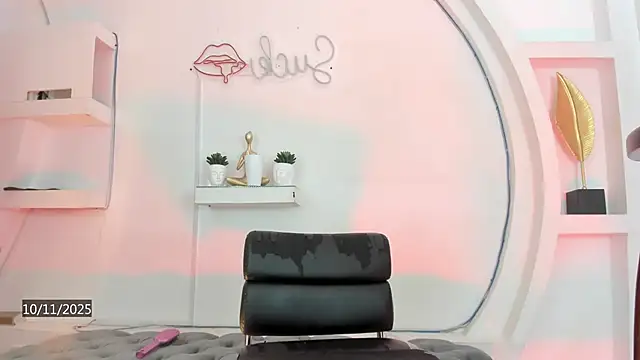 Snapshot of Vicky_Hottman chatting on November 2025 04:18:01 AM Vicky Hottman online show from November 2025 04:18:01 AM