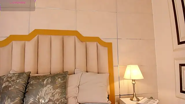 Snapshot of MaddieParker chatting on December 2025 07:13:01 PM MaddieParker online show from December 2025 07:13:01 PM