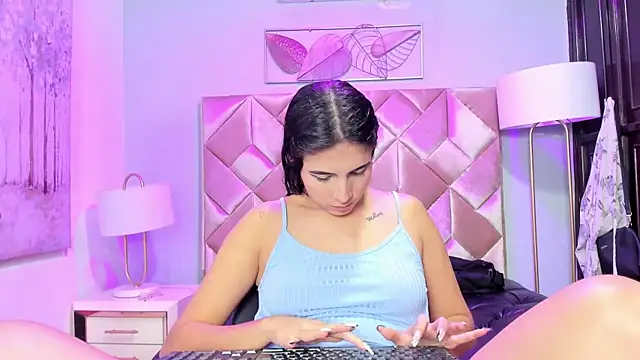 DanniaKross online show from September 2025 04:39:02 AM