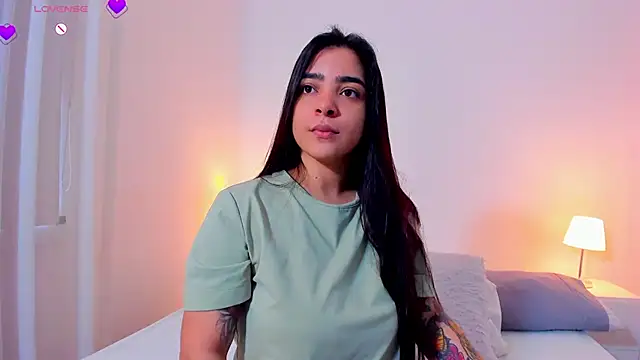 Snapshot of KamilaBetancourt chatting on April 2026 12:51:02 PM KamilaBetancourt online show from April 2026 12:51:02 PM