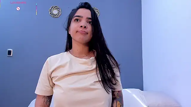 Snapshot of KamilaBetancourt chatting on June 2026 01:27:01 PM KamilaBetancourt online show from June 2026 01:27:01 PM