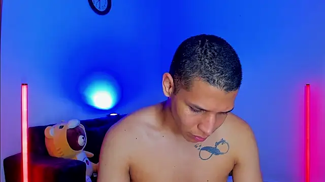 Snapshot of Latin_Boyss_ chatting on October 2025 06:27:01 PM Latin Boyss  online show from October 2025 06:27:01 PM