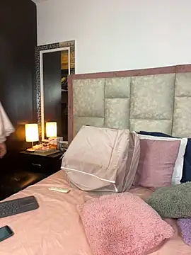 Snapshot of Marthina chatting on October 2025 12:25:01 AM Marthina online show from October 2025 12:25:01 AM