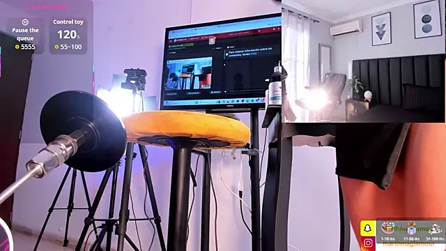 Marthina online show from December 2025 01:37:01 PM