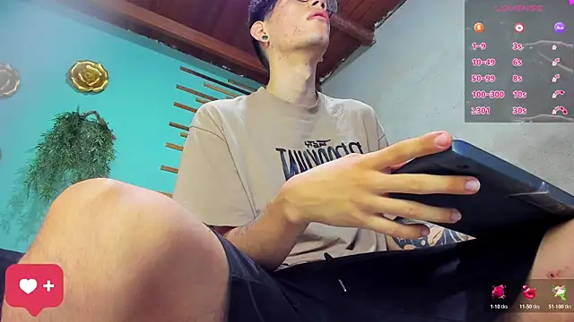 Snapshot of david_huge chatting on November 2025 01:38:01 PM david huge online show from November 2025 01:38:01 PM