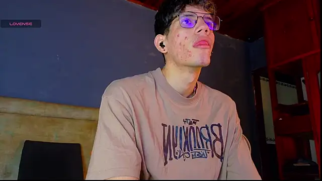 Snapshot of david_huge chatting on November 2025 01:23:02 PM david huge online show from November 2025 01:23:02 PM