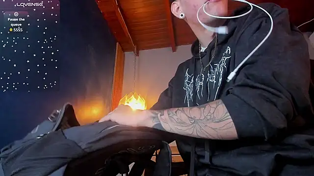 Snapshot of david_huge chatting on December 2025 02:38:01 AM david huge online show from December 2025 02:38:01 AM