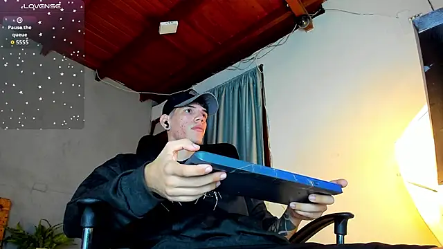 david huge online show from December 2025 01:32:02 AM