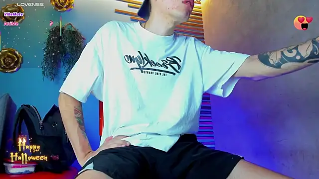 Snapshot of david_huge chatting on October 2025 01:43:01 PM david huge online show from October 2025 01:43:01 PM