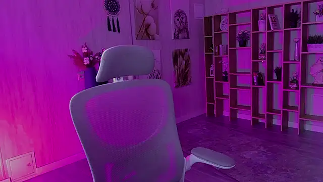 AvaDaviis online show from October 2025 01:25:01 PM