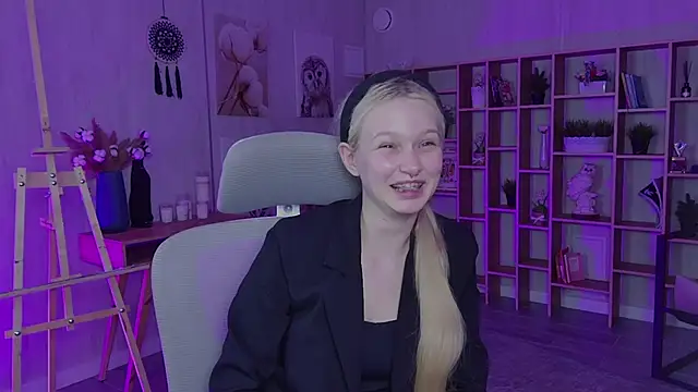 AvaDaviis online show from September 2025 10:28:02 AM