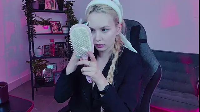 AvaDaviis online show from September 2025 07:29:01 AM