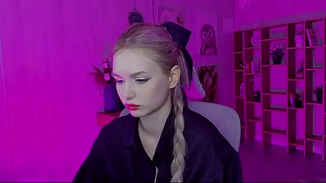 AvaDaviis online show from October 2025 03:13:02 PM