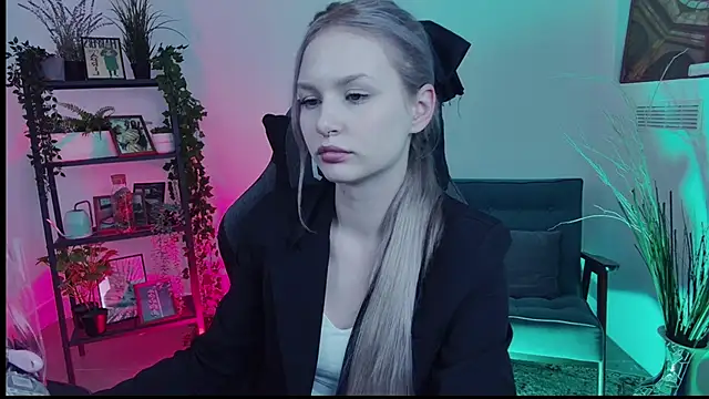 AvaDaviis online show from September 2025 10:55:02 AM