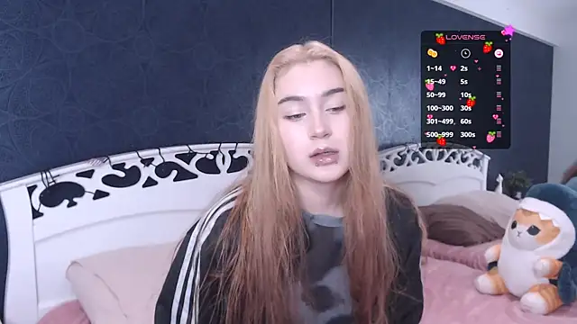 Lili Luuu online show from October 2025 04:14:01 AM