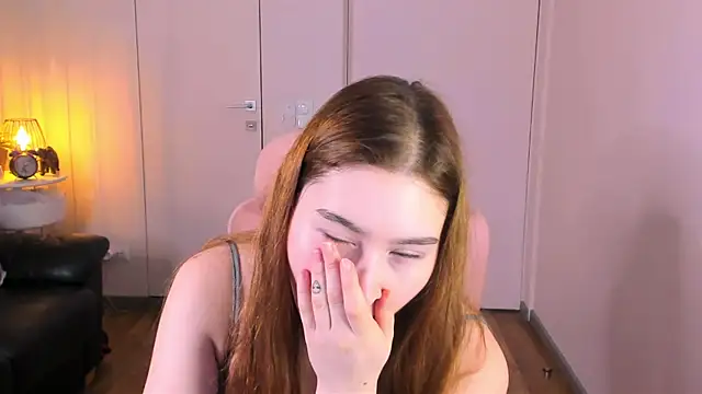 Lili Luuu online show from March 2026 03:04:02 PM