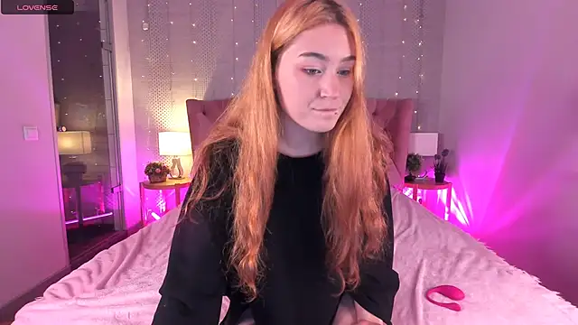 Lili Luuu online show from November 2025 09:48:02 PM