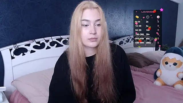 Lili Luuu online show from October 2025 02:42:02 AM