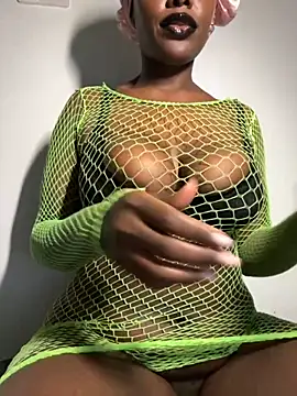 Snapshot of bustyblackebony chatting on September 2025 08:31:01 PM bustyblackebony online show from September 2025 08:31:01 PM