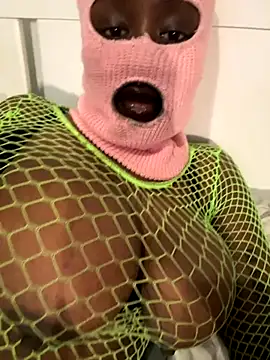 Snapshot of bustyblackebony chatting on October 2025 06:54:02 PM bustyblackebony online show from October 2025 06:54:02 PM