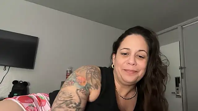 PrettyKittyMia online show from April 2026 12:06:02 AM