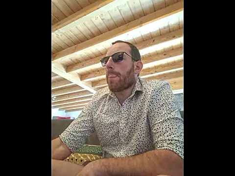 Snapshot of BrunJulienMetis chatting on January 2026 12:00:01 PM BrunJulienMetis online show from January 2026 12:00:01 PM