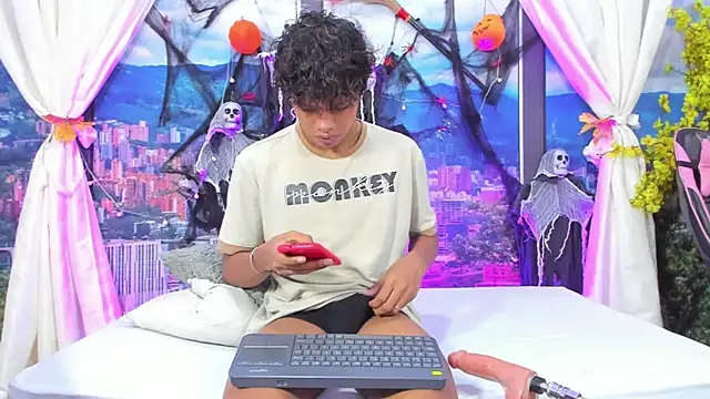 MilthonDelis online show from October 2025 04:57:02 AM