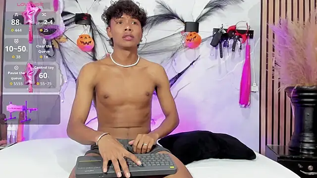 MilthonDelis online show from October 2025 04:31:01 AM