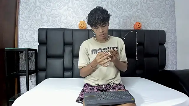 MilthonDelis online show from October 2025 11:33:01 PM