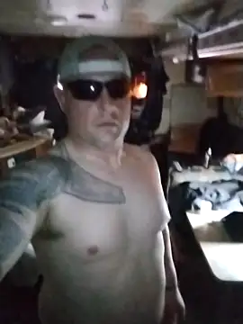 JoeyUhOh online show from November 2025 03:28:02 AM