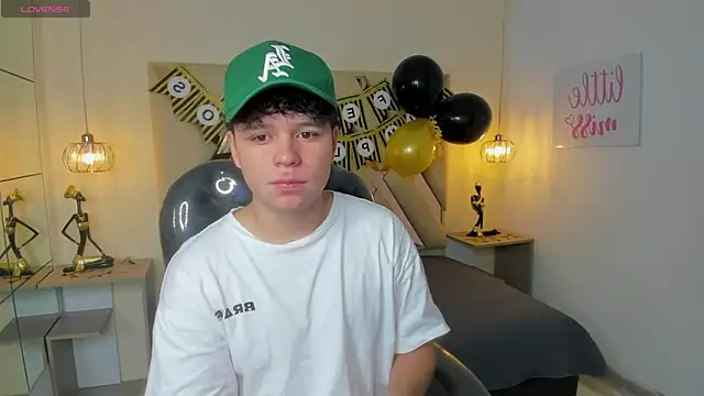 BenjaminBottonn online show from October 2025 05:59:02 PM