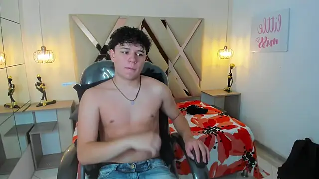 BenjaminBottonn online show from September 2025 07:59:01 PM