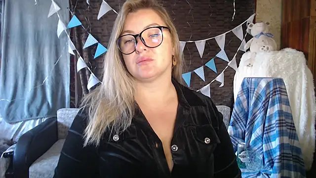 NikaSkylink online show from October 2025 04:05:02 AM