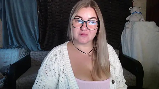 NikaSkylink online show from October 2025 03:48:01 AM