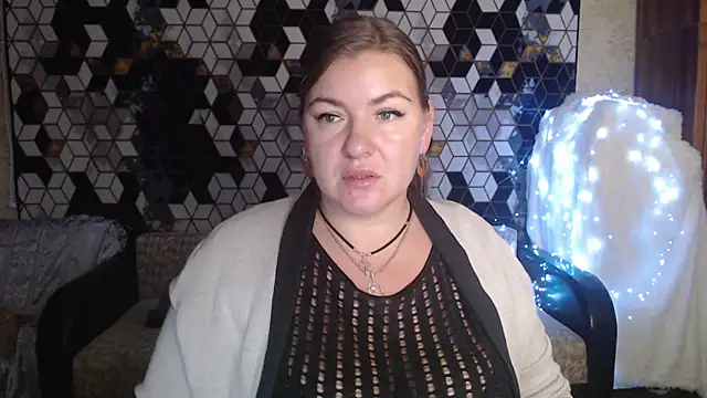 NikaSkylink online show from November 2025 07:58:01 PM