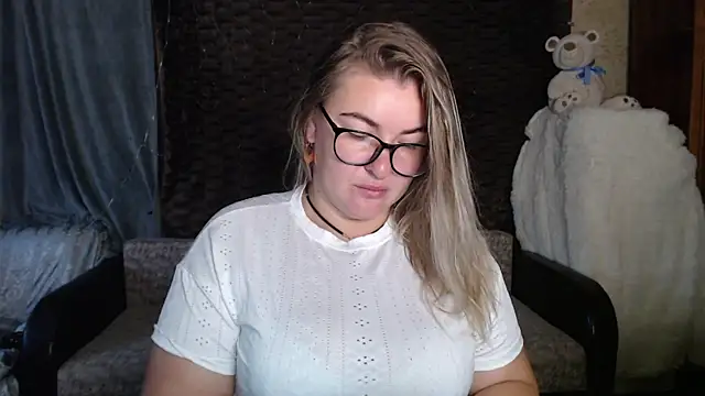 NikaSkylink online show from October 2025 03:52:01 AM