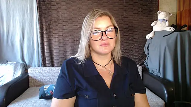 NikaSkylink online show from September 2025 05:28:01 AM